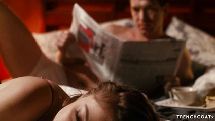 Вечерний анальный секс приносит в женскую попку много семени #1