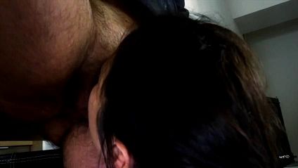 Бородатый мужик получил глубокий минет от брюнетки и лизание яиц #4