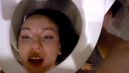 Опытная соска отдалась в анал пацану после заглота