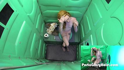 Девушка сосет незнакомцу в туалете через дырку в стене #4