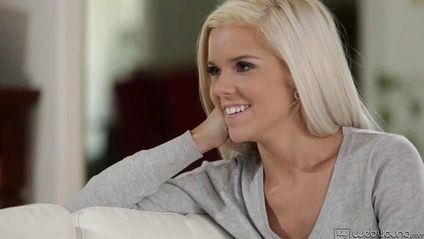 Красивая шатенка подбила на лесбийский секс худенькую блондинку #1