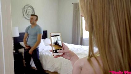 Блондинка трахнула брата фетишиста #1