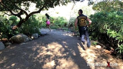 Мужик отшпилит дочку подруги далеко не скромно #5