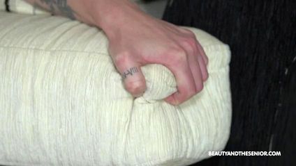 Старик посадил на хуй молодую внучку #8