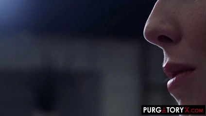 Телка возбуждает волосатую письку своей подруги и делает ей нежный куни #3