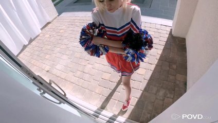 Стройная чирлидерша соблазнила тренера футбольной команды #1