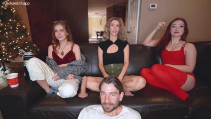 Парень с тремя подругами сняли порно под новый год #1