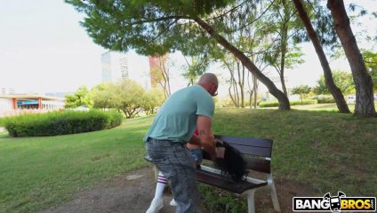 Лысый мужик уговорил на секс в парке рыжую телку #4