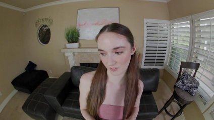 Подруга показывает красивую грудь и попку, соблазняя на секс #1