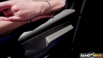 Подвез милую девушку и трахнул её большим членом в фургоне #2