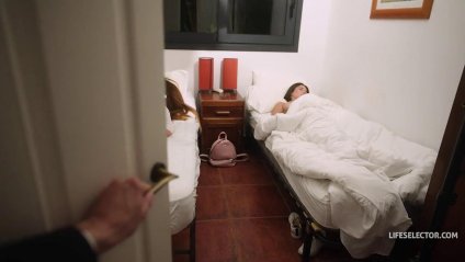 Пока жена спала, нашел и трахнул красивую курортницу #2