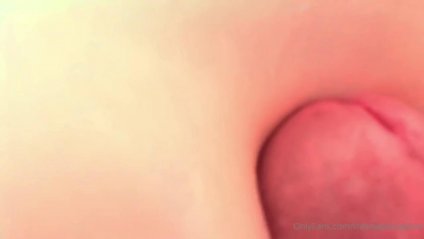 Блондинка трахнута секс-машиной и членом #7