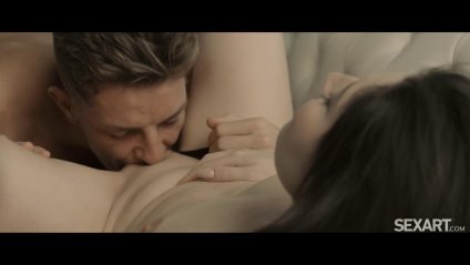 Сучка настояла на эротическом сексе с другом #4