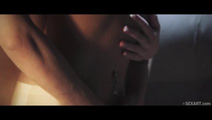 Две нежные девицы устроили лесбийский секс на кресле