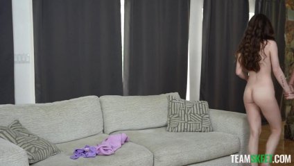 Красивая мачеха страпоном отжарила киску падчерицы #4