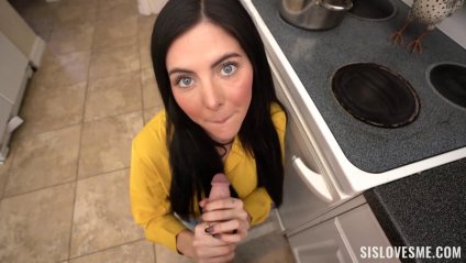 Сводная сестра попробовала сладкий член брата на завтрак #2