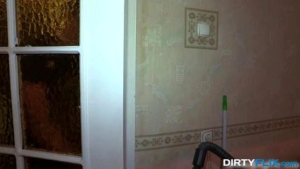 Парень задрал клетчатую юбку на любимой брата и нежно отодрал членом в писечку #2