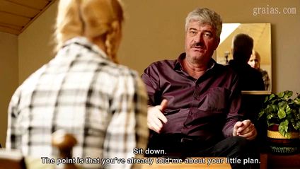 Старик достает из ширинки джинс на кресле член и сует его в горло студентки в белой юбке и клетчатой блузке #3