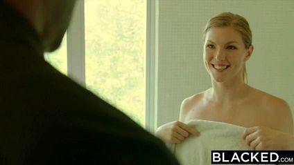 Русская телка взяла за щеку большой черный член #2