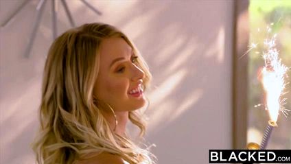 Двое негров пустили стройную девушку по кругу #1