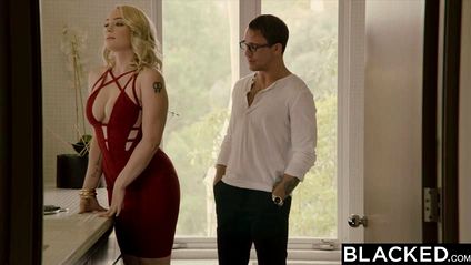 Блондинка с большой жопой изменяет мужу с негром #1