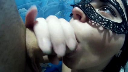 Девушка отсасывает стояк своего парня в ванной и глотает его белую жидкость #2