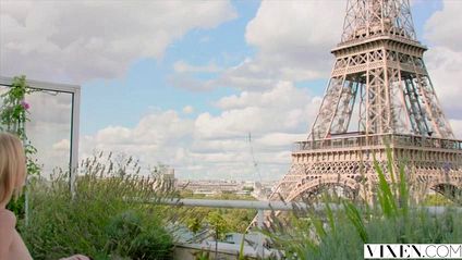 После романтического ужина парень сажает девку на свой ствол, чтобы довести до оргазма #2