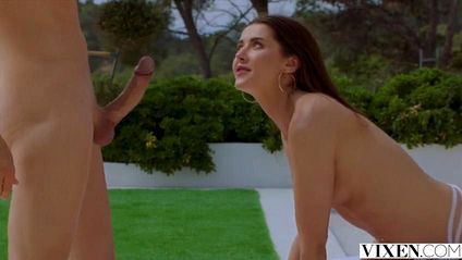 Брюнетка встала раком, чтобы принять в себя толстый член своего приятеля #3