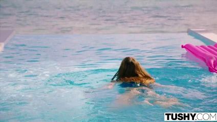 Отсосав стояк лысого мачо, девка встала раком, чтобы он мог ее трахнуть #2