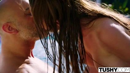 Отсосав стояк лысого мачо, девка встала раком, чтобы он мог ее трахнуть #3