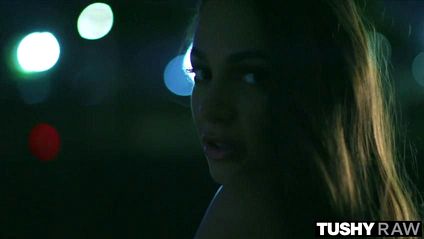 После нежных оральных ласк, самец долбит красотку в вагину, заставляя ту стонать и извиваться #1